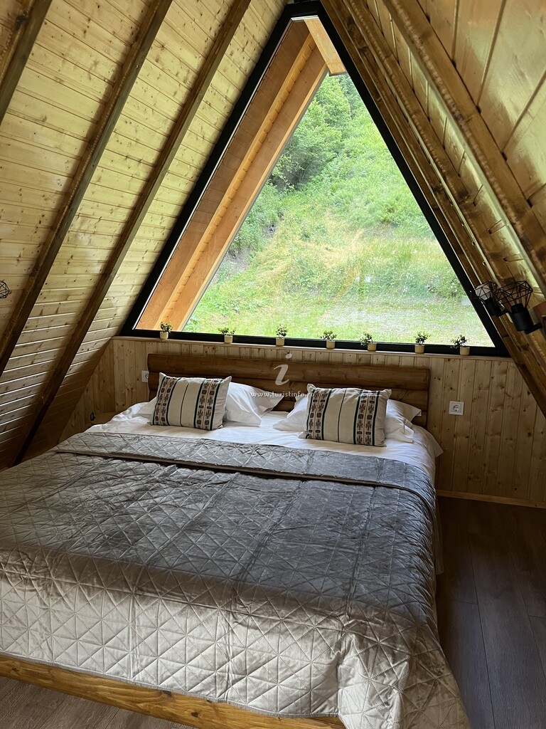 A-frame Oglinda Lacului & Studio Elias