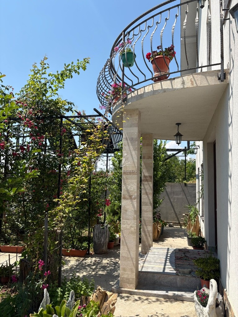 Vila Alb de Vară