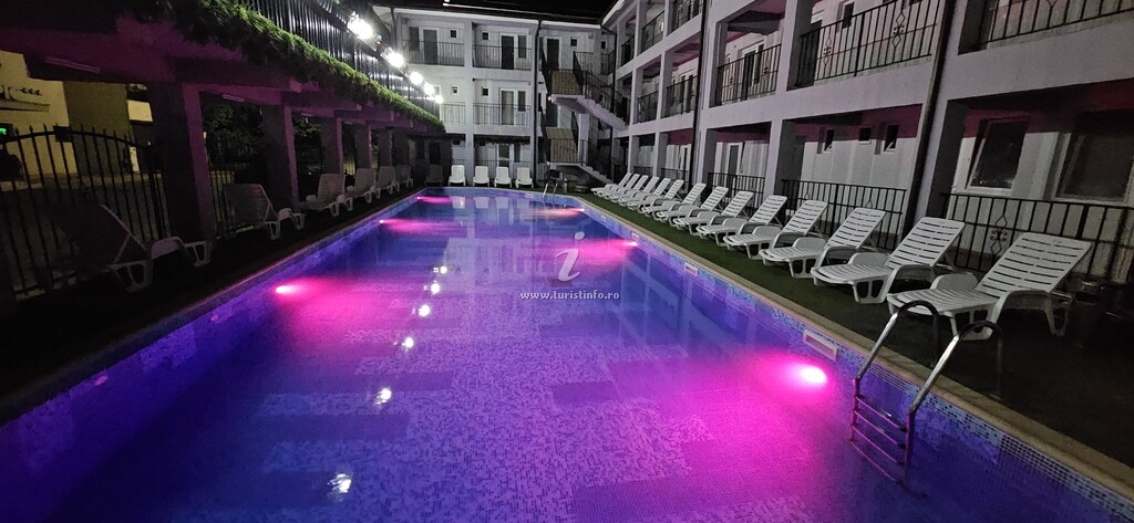 Aorra cazare Nibiru cu Piscină încălzită