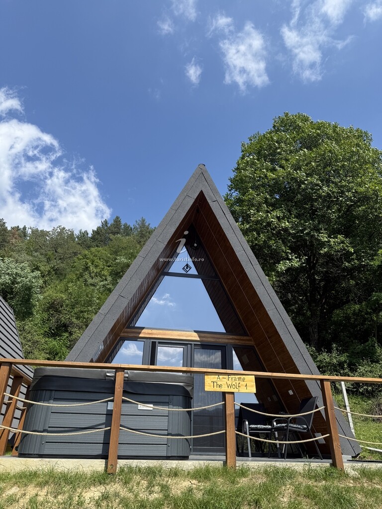 A-frame The Wolf Transfăgărășan