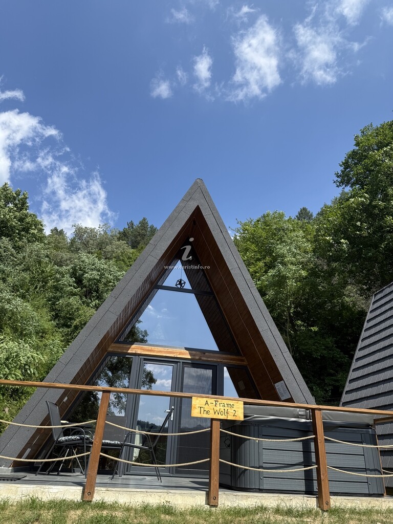 A-frame The Wolf Transfăgărășan