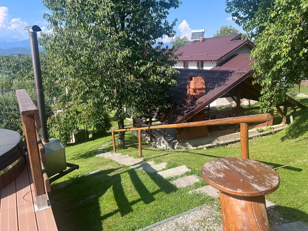 Pensiunea Poiana Luminoasă