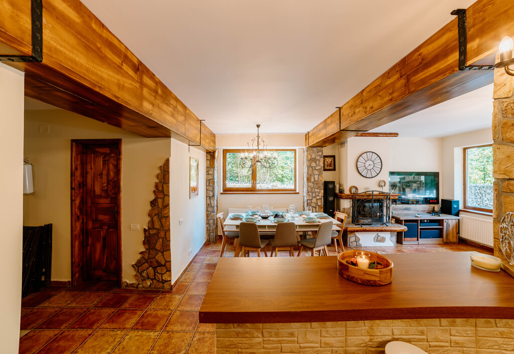 Iris Chalet