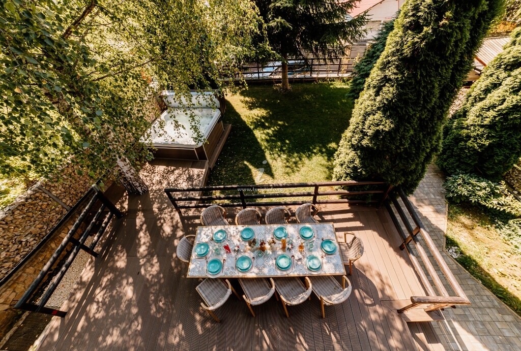 Iris Chalet