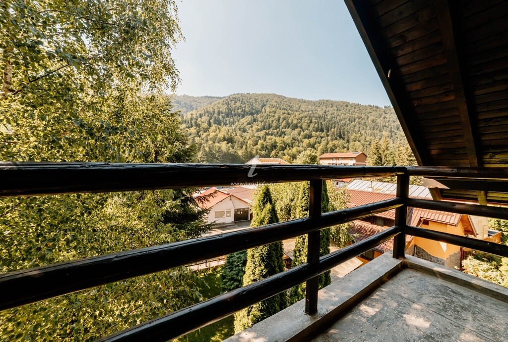 Iris Chalet