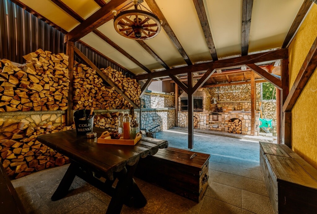 Iris Chalet