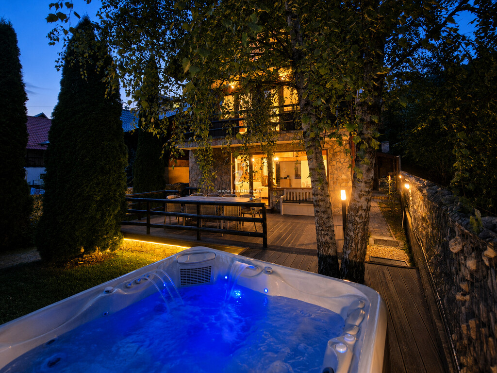Iris Chalet