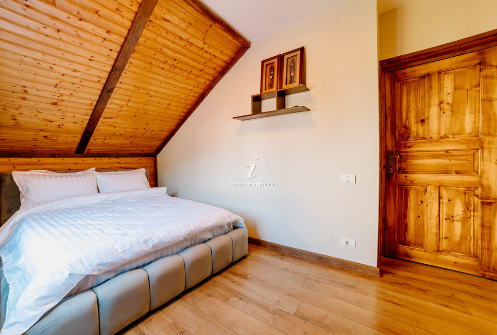 Iris Chalet
