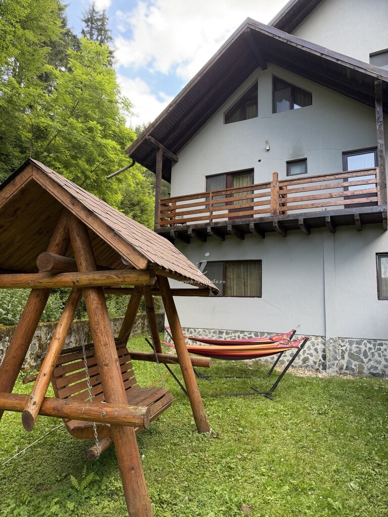 Pensiunea Rustic House