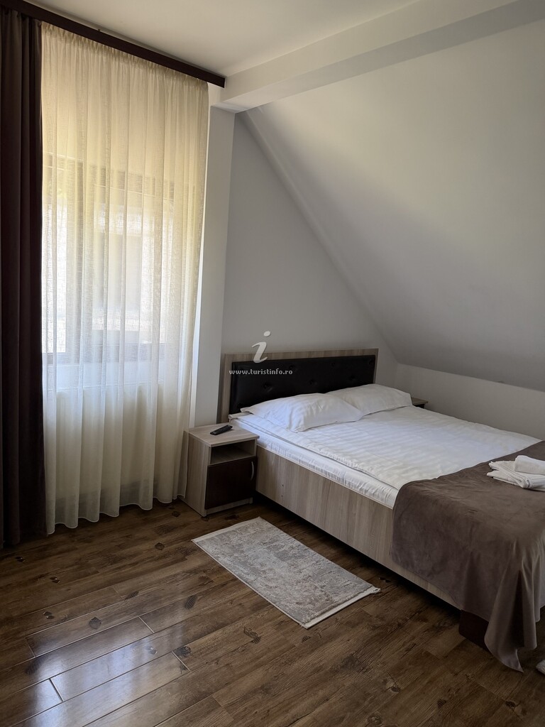 Pensiunea Rustic House