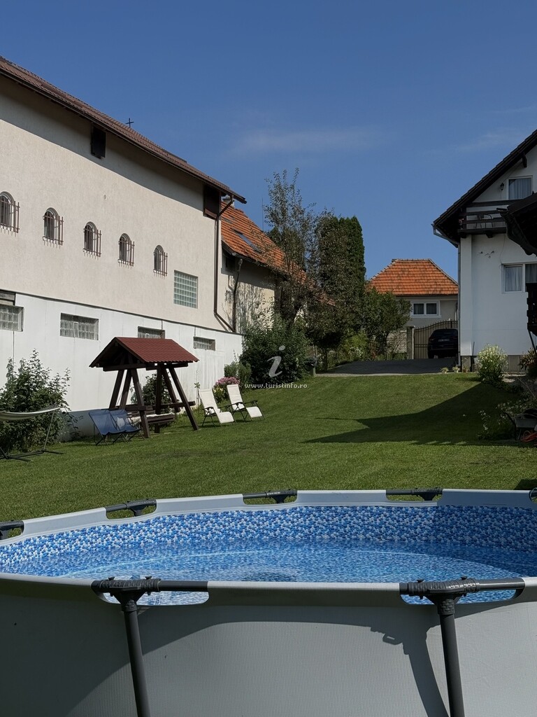 Camere de închiriat Căsuța cu Dumbravă