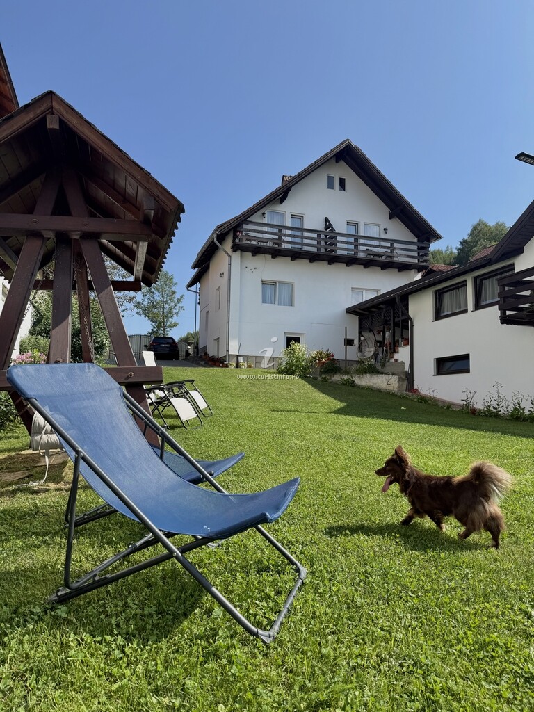 Camere de închiriat Căsuța cu Dumbravă