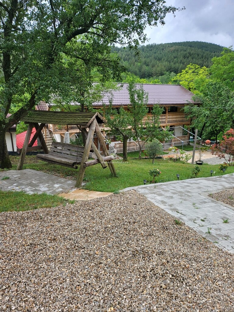 Pensiunea Muntele cu Dor