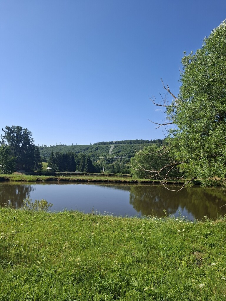 Pensiunea La Lacuri