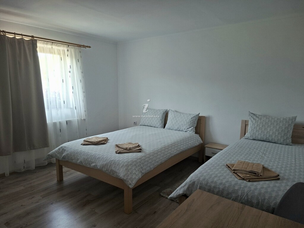 Pensiunea La Lacuri
