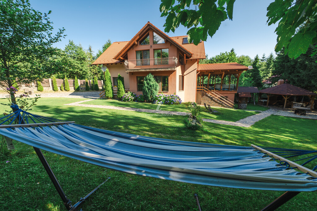 Camere de închiriat SeviCris