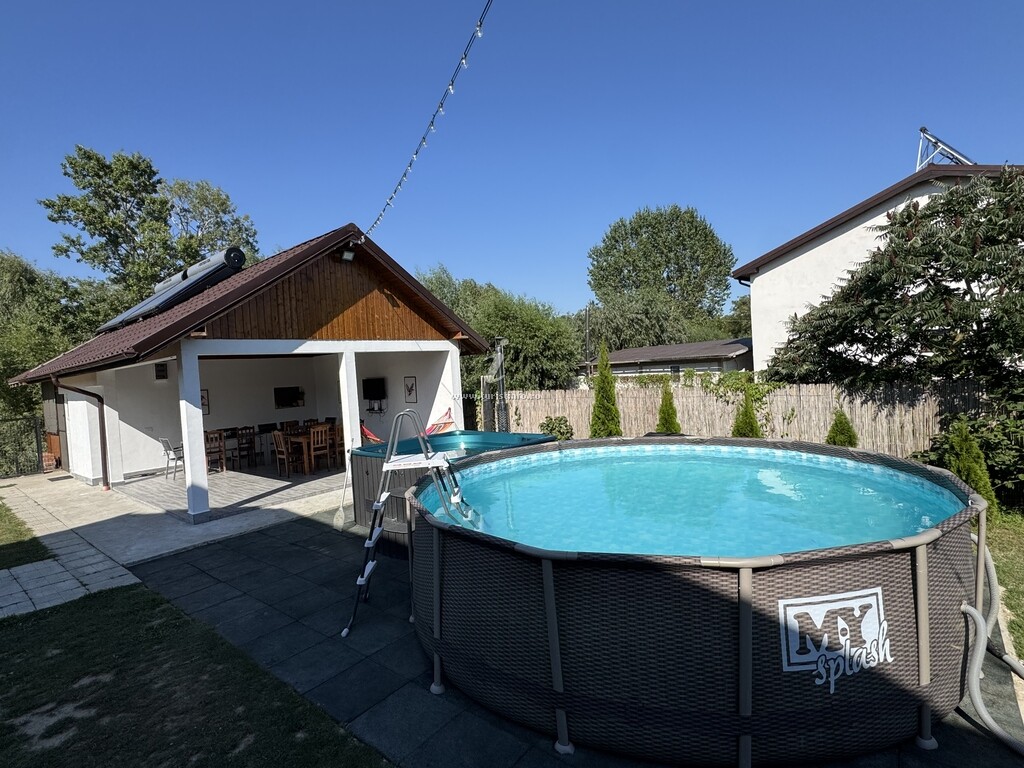 Camere de închiriat La Luca