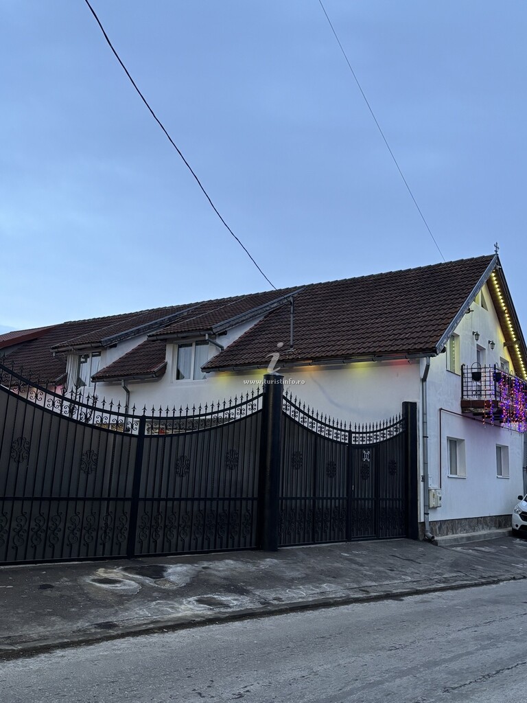 Casa dintre Munți