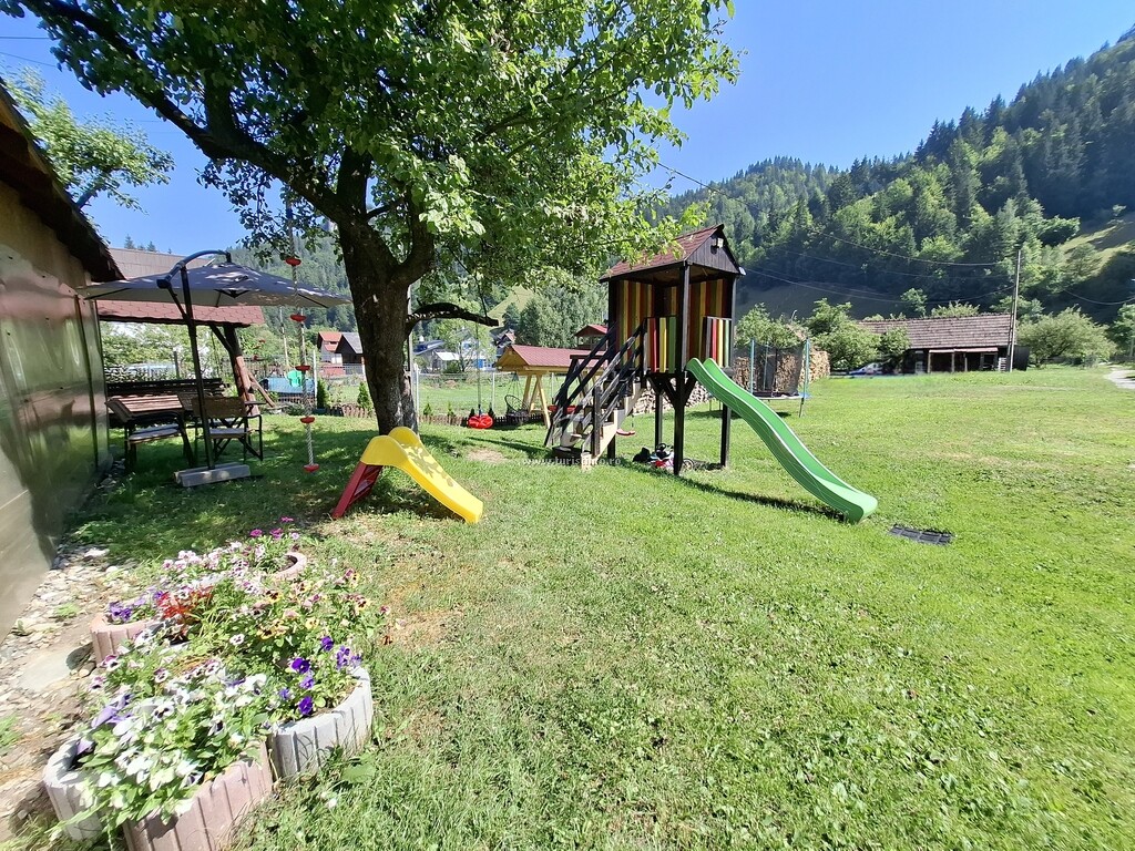 Camere de închiriat Casa Coraiu