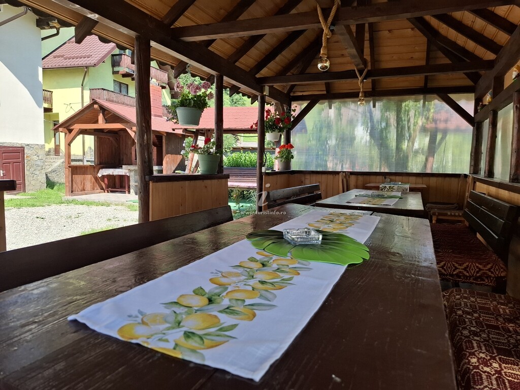 Camere de închiriat Casa Coraiu