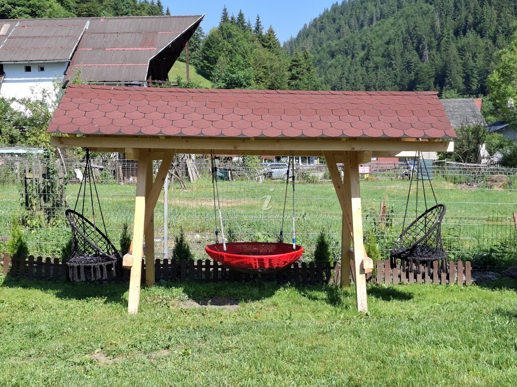 Camere de închiriat Casa Coraiu