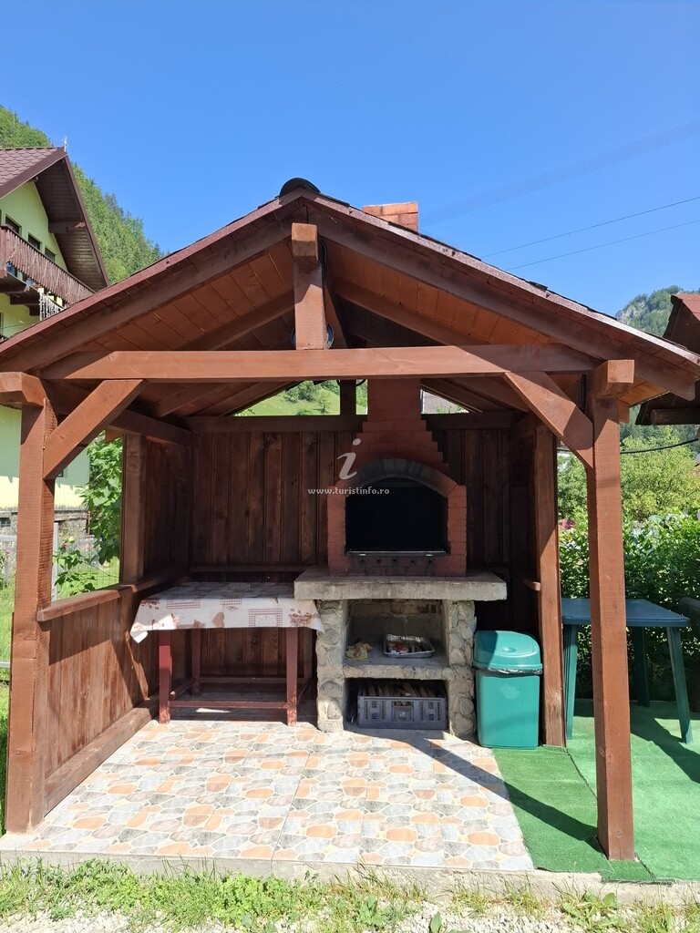 Camere de închiriat Casa Coraiu