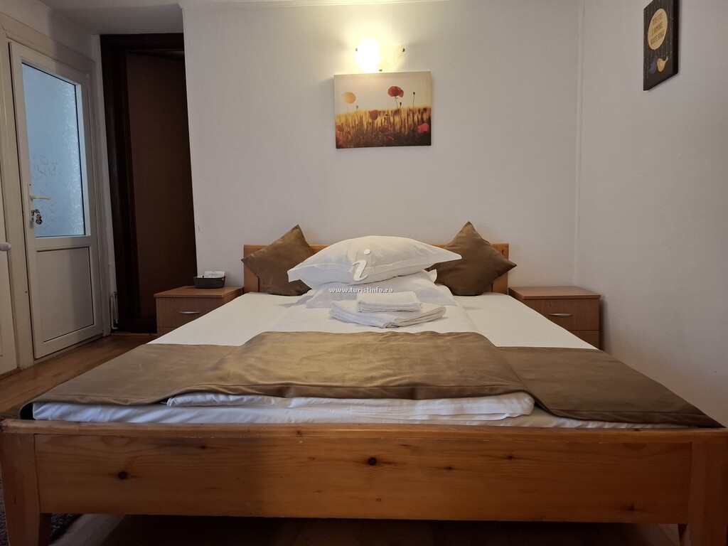 Camere de închiriat Casa Coraiu