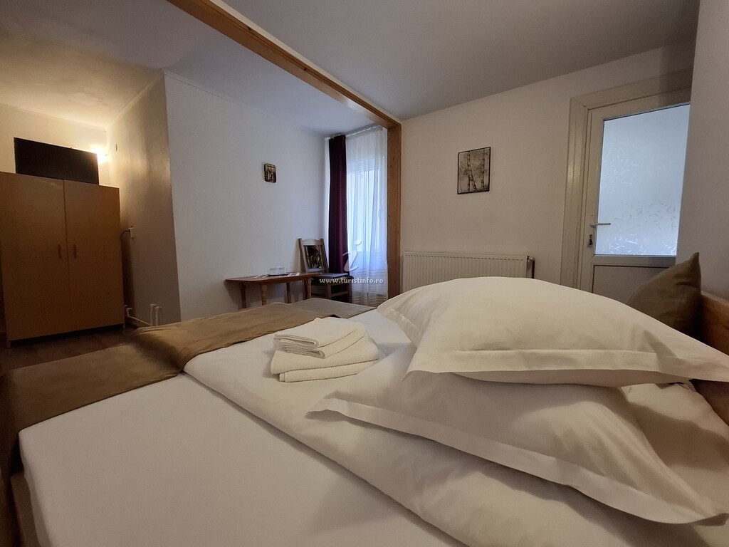 Camere de închiriat Casa Coraiu