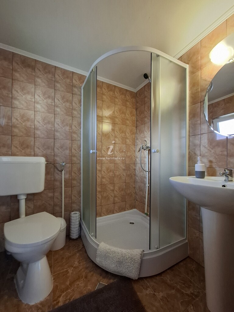 Camere de închiriat Casa Coraiu