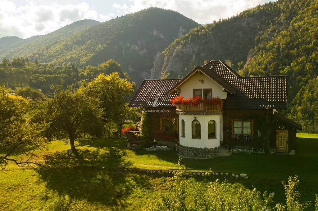 Cabana Muchia lui Gîrniță
