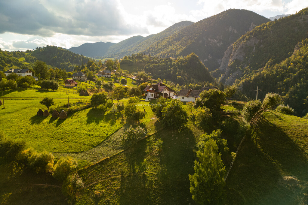 Cabana Muchia lui Gîrniță