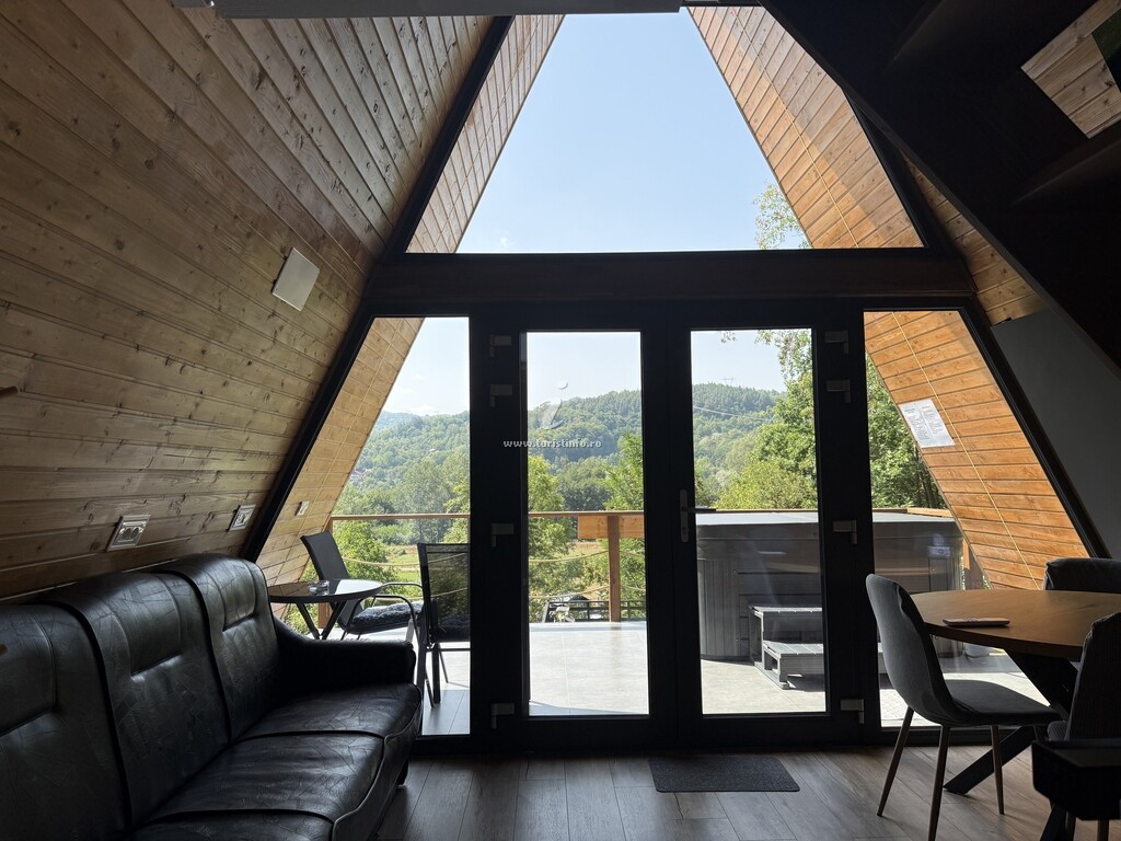 A-frame The Wolf Transfăgărășan