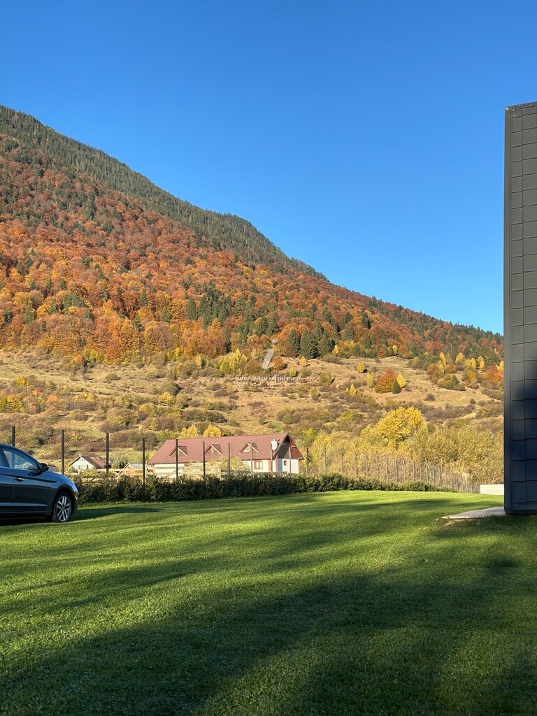 A-frame The Peak