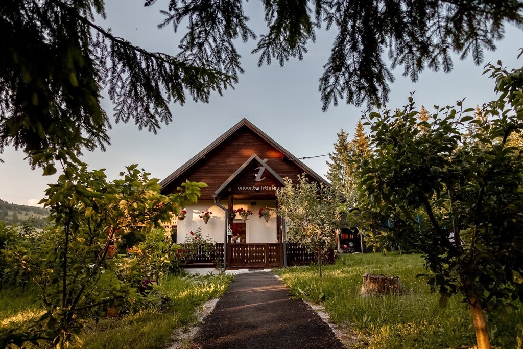 Casa de vacanță Izvoru Mureșului