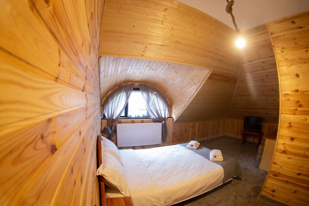 Cabana Izvorul Miclăușa