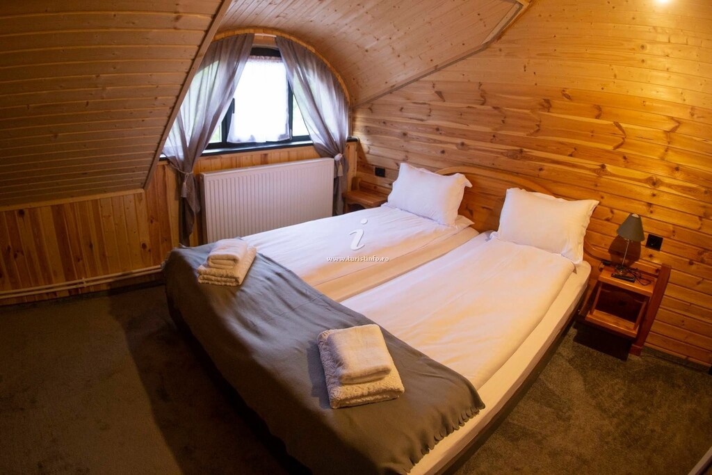 Cabana Izvorul Miclăușa