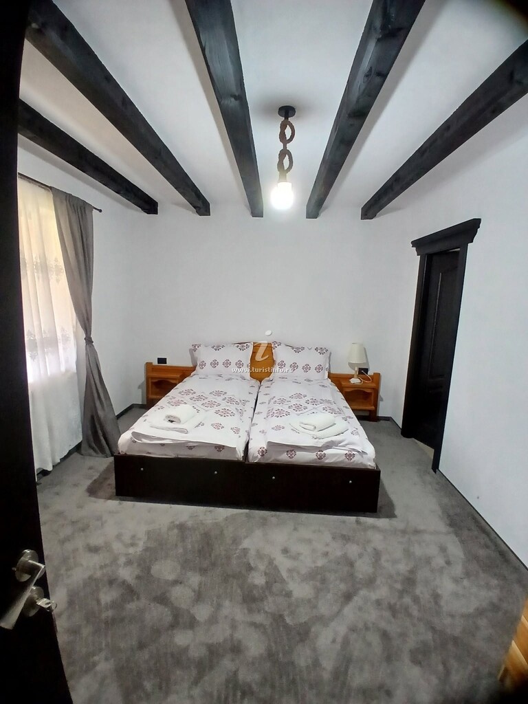 Cabana Izvorul Miclăușa
