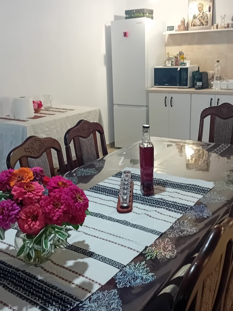 Cabana Izvorul Miclăușa
