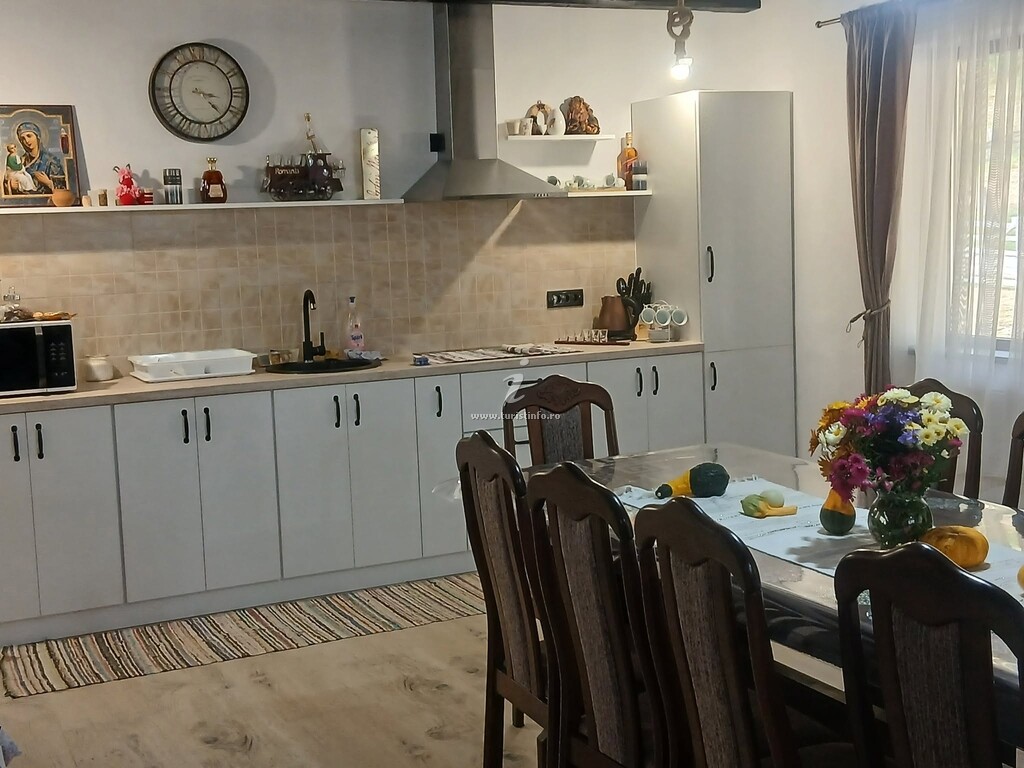 Cabana Izvorul Miclăușa