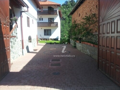 Pensiunea Radoiu Rustic