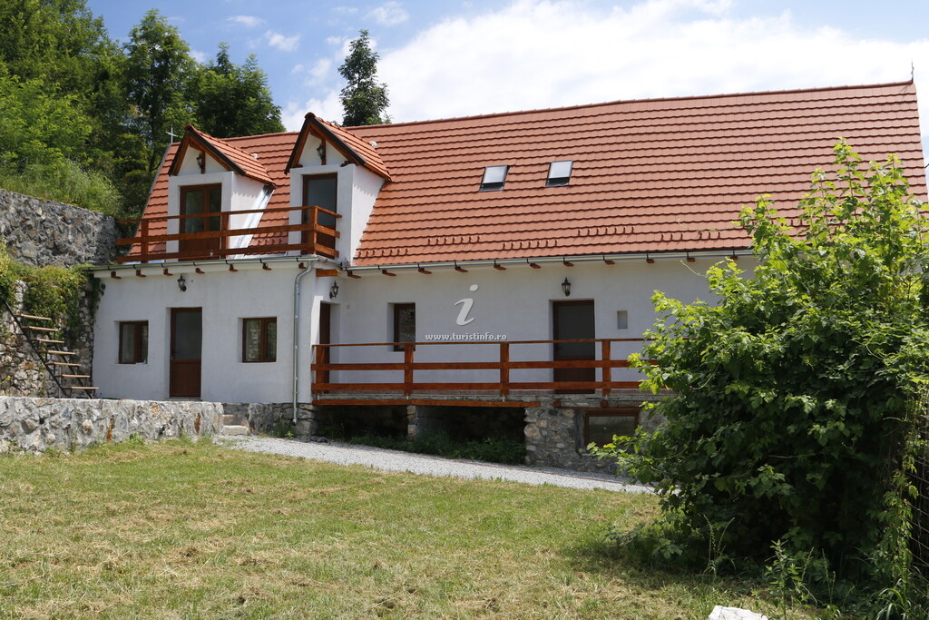 Pensiunea Nera House