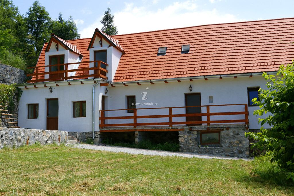 Pensiunea Nera House